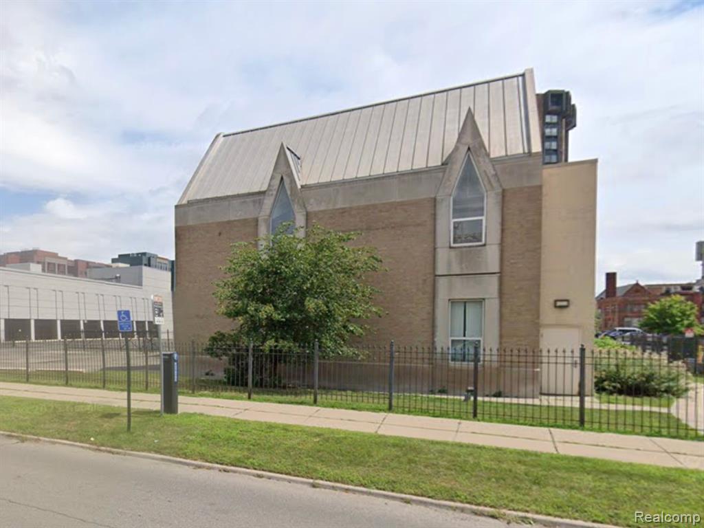 60 E. Warren Avenue — photo