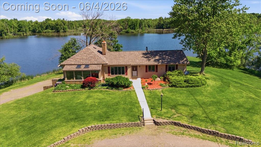 725 Deerpath Court — photo