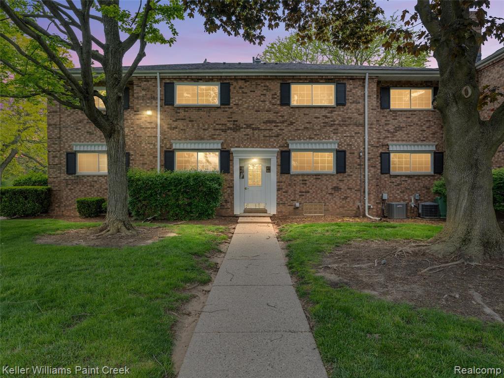 685 E Fox Hills Drive 67 — photo