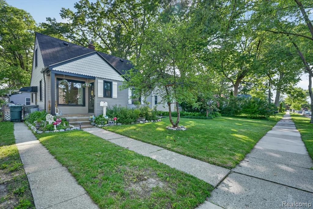 22729 Cleveland Street — photo