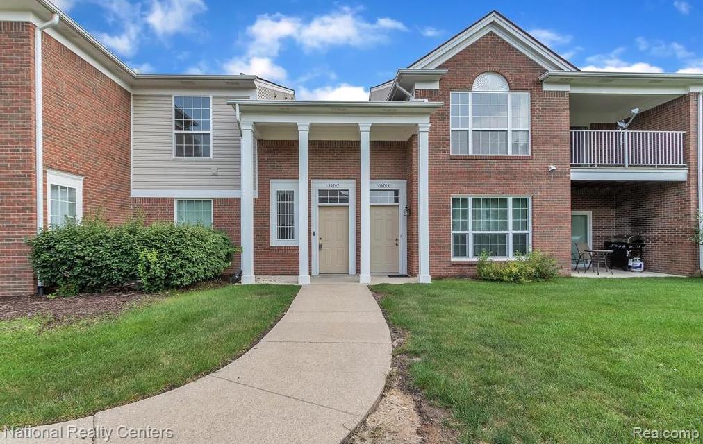 16707 Carriage Way — photo