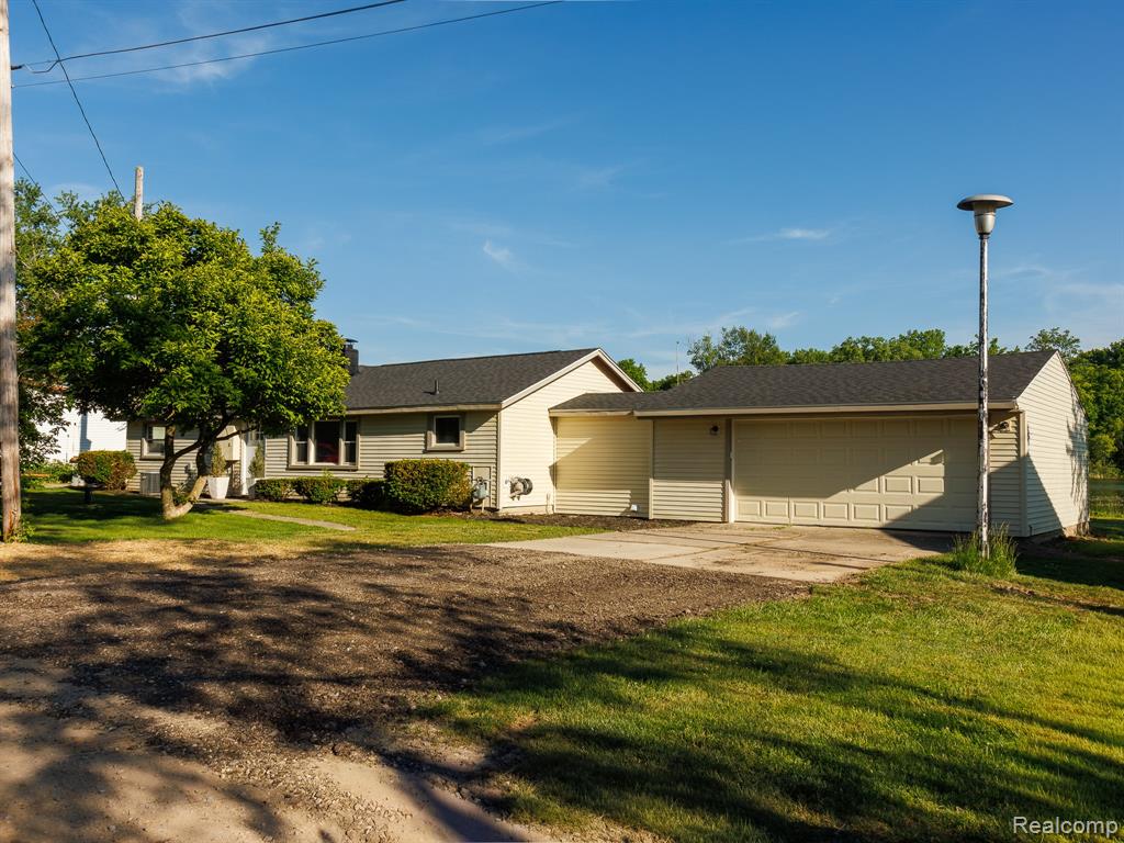11560 Island Court — photo