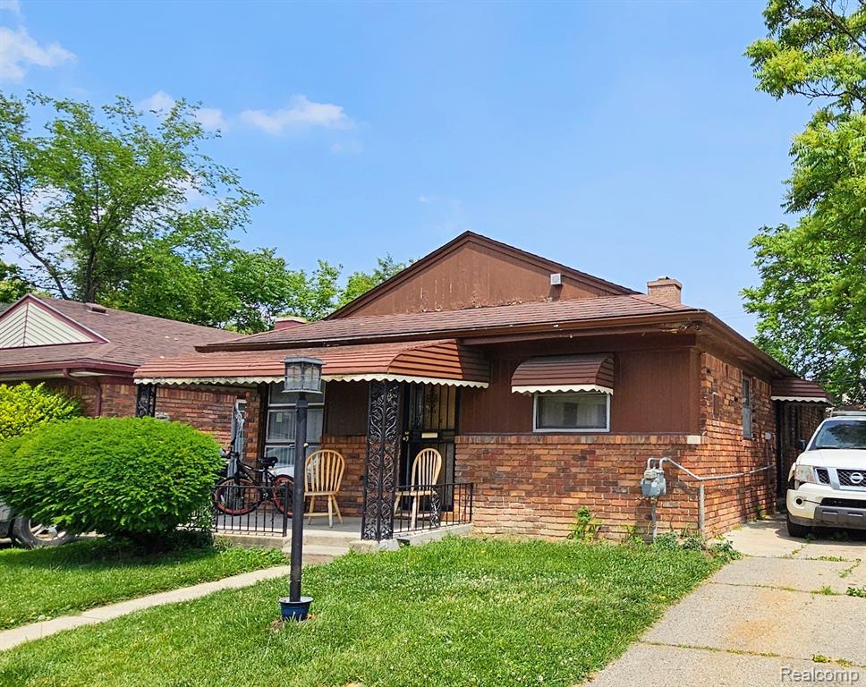 8520 Alpine Street — photo