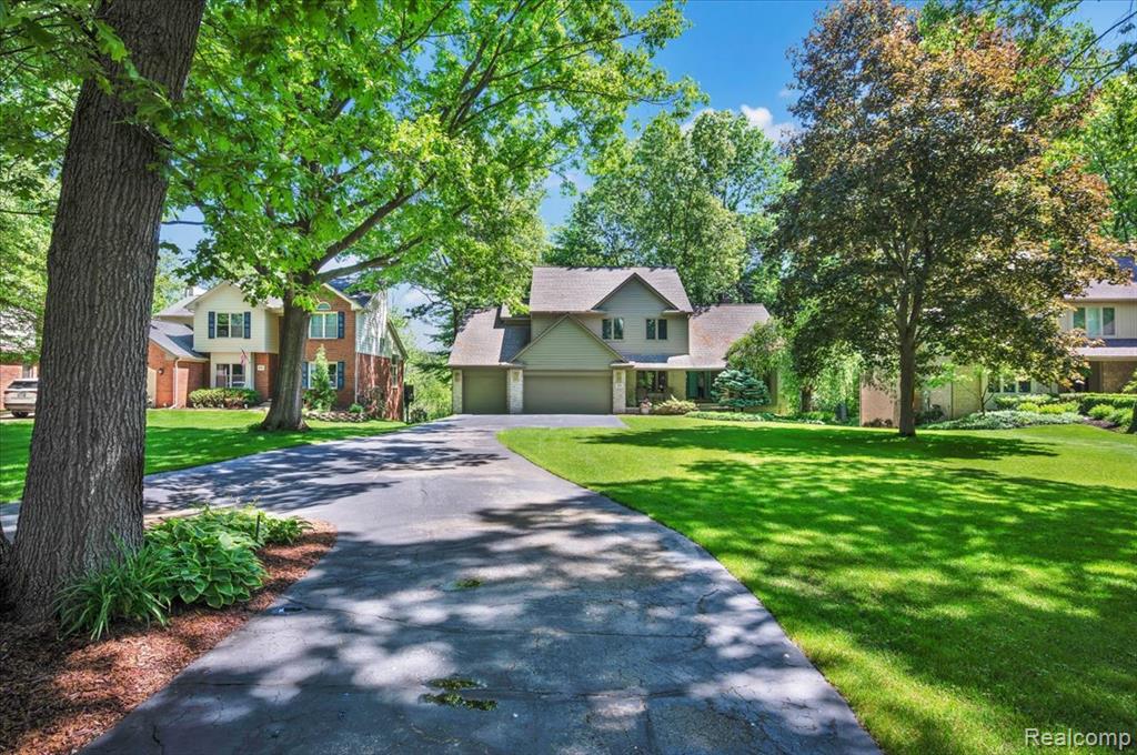 250 Woodcreek Court — photo