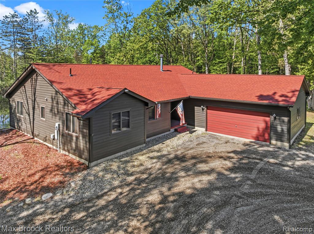 892 W Barnes Lake Road — photo