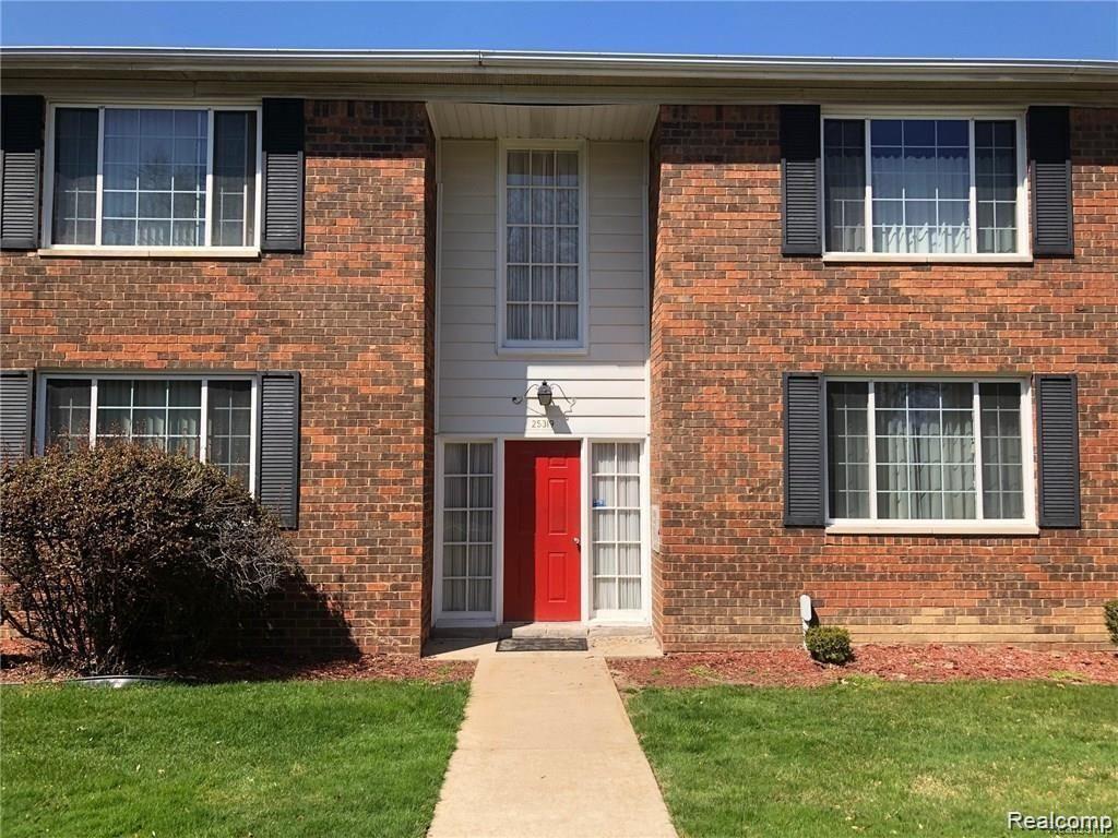 25319 Shiawassee Circle 102 — photo