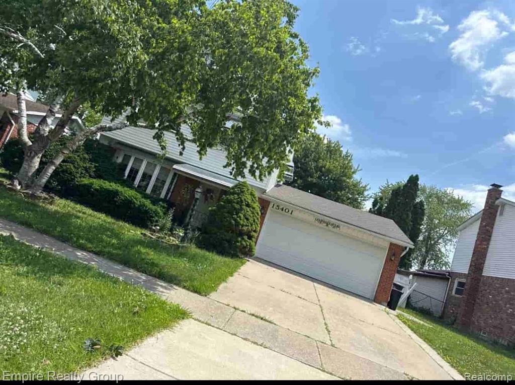 15401 Vivian Street — photo