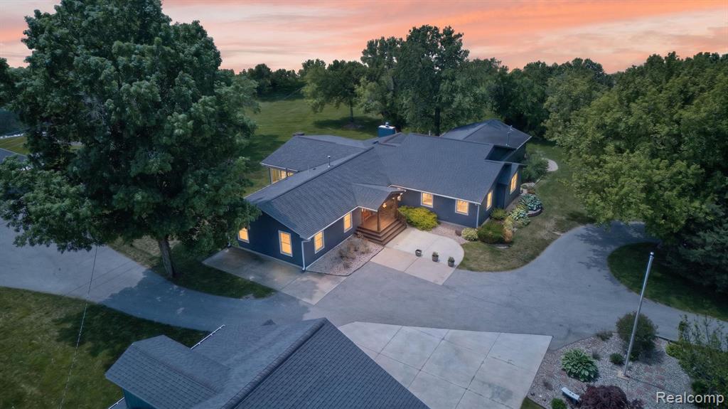 9353 Hill Road — photo