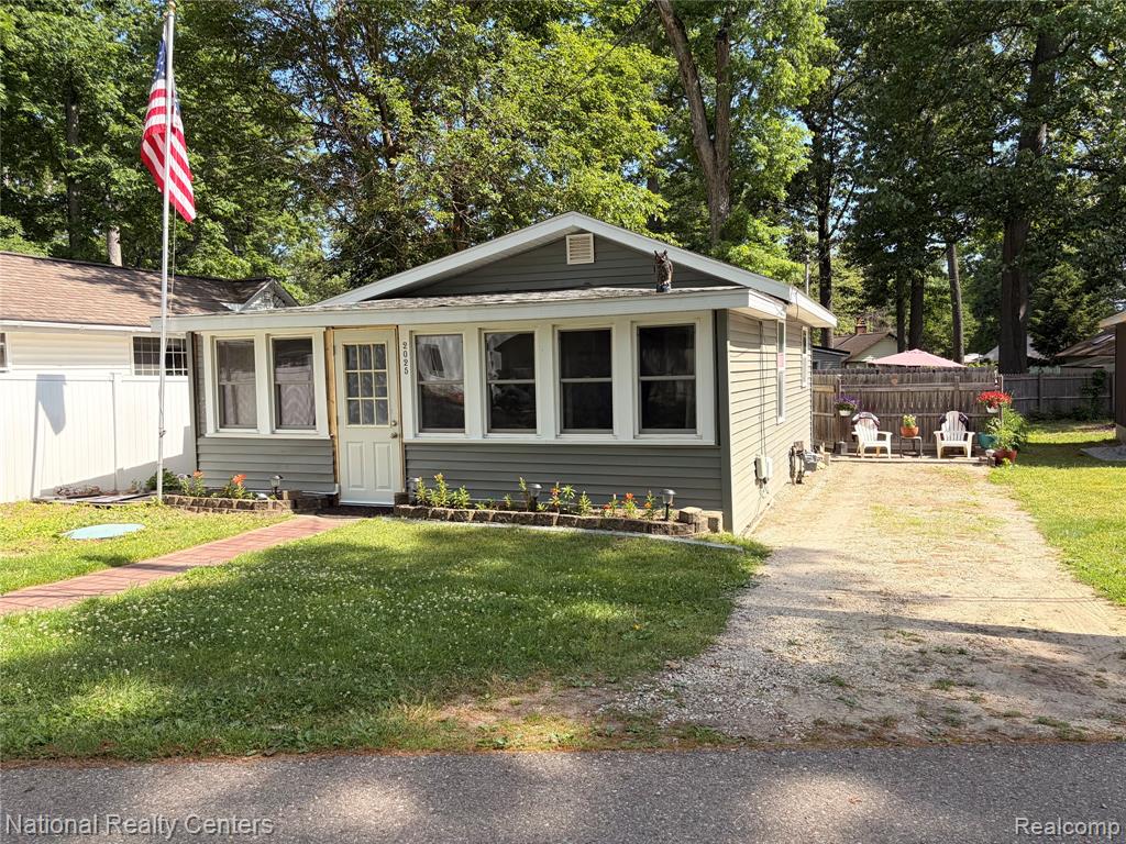 2025 Parkwood Court — photo
