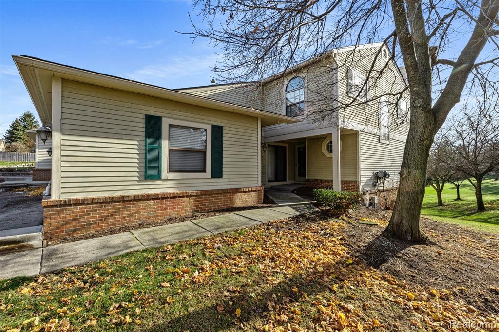 5611 Drake Hollow Drive — photo
