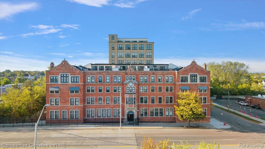 6533 E Jefferson Avenue 307 — photo