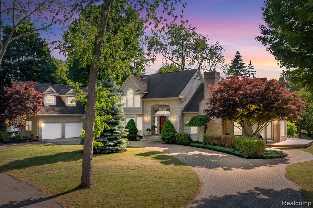 905 Spring Drive — photo