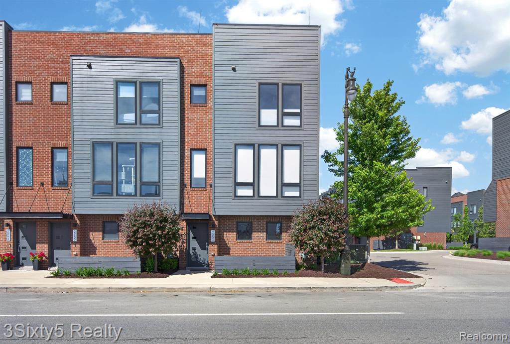 2251 Trumbull Street — photo