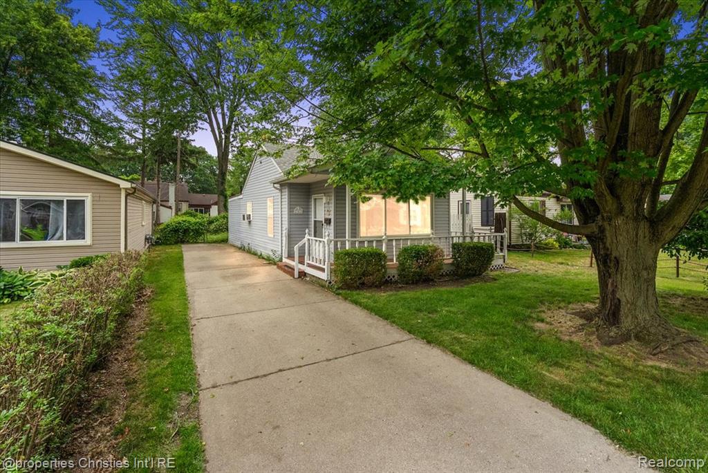 27428 Townley Street — photo