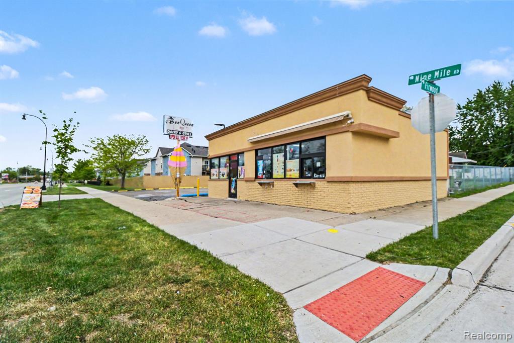 14700 East 9 Mile Road — photo