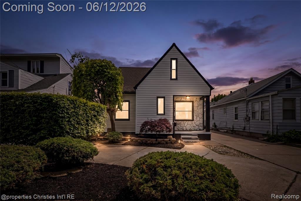 22502 Beach Street — photo