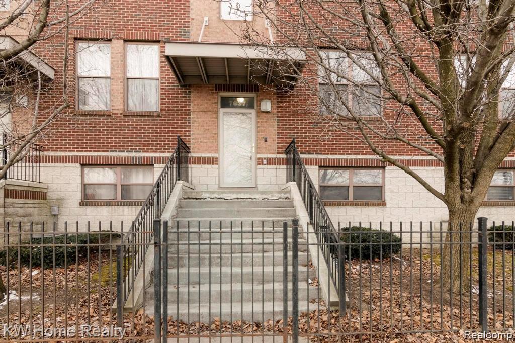 7637 Woodward Avenue — photo