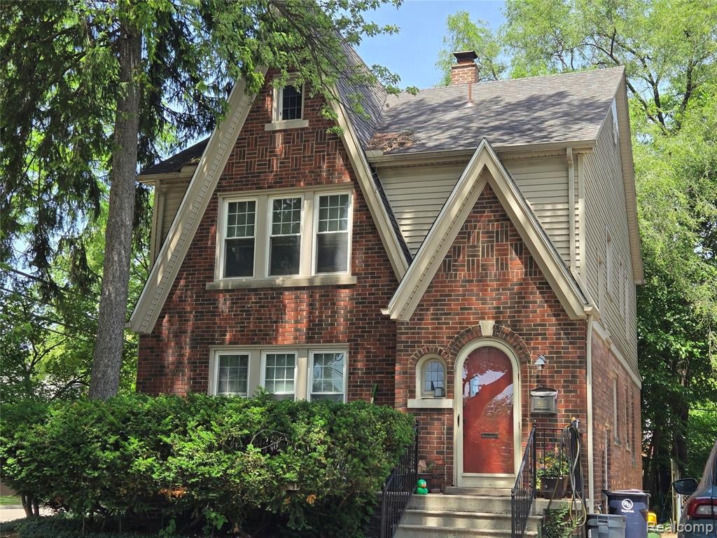 903 E 3rd Street — photo