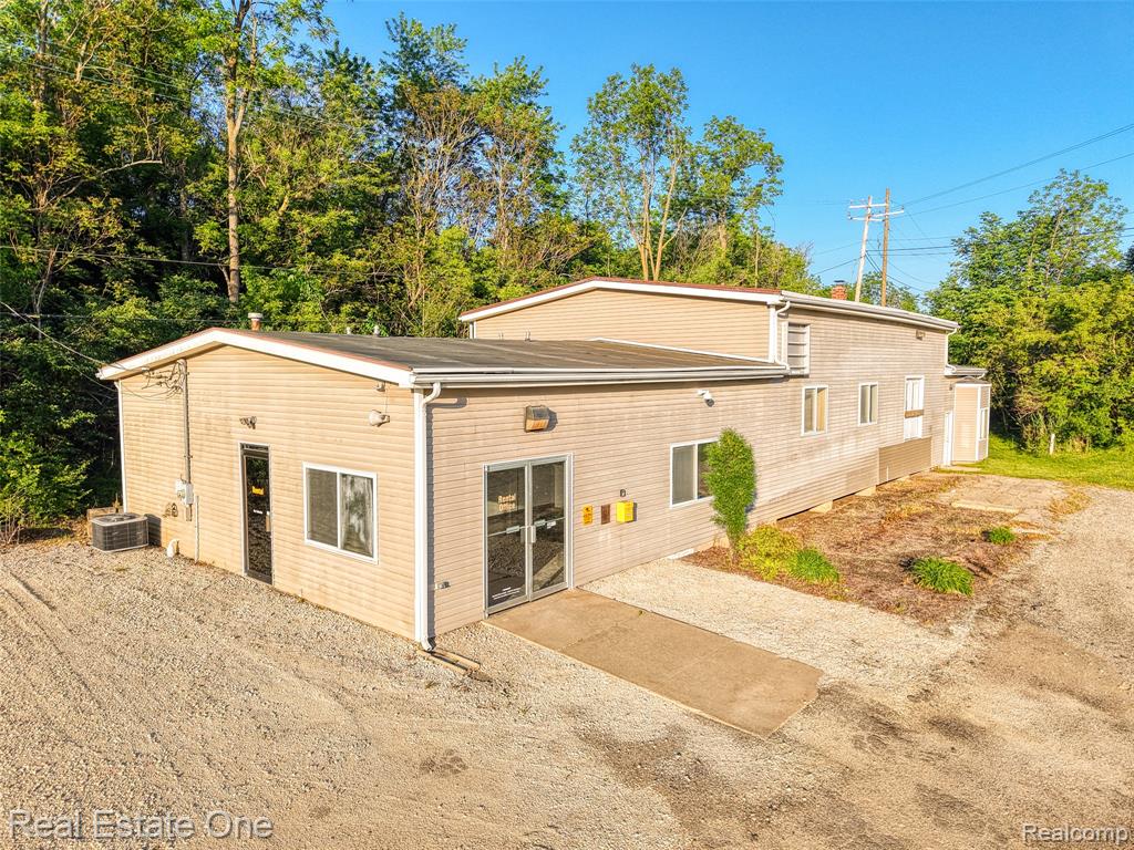 1621 Plymouth Road — photo