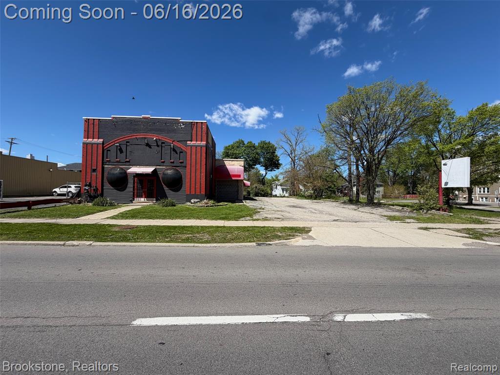 600 W Huron Street — photo