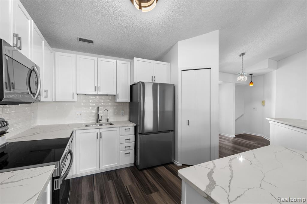 6680 Ridgefield Circle 201 — photo