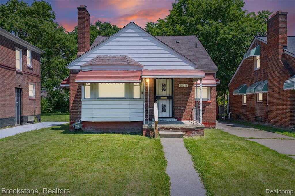 20214 Greeley Street — photo