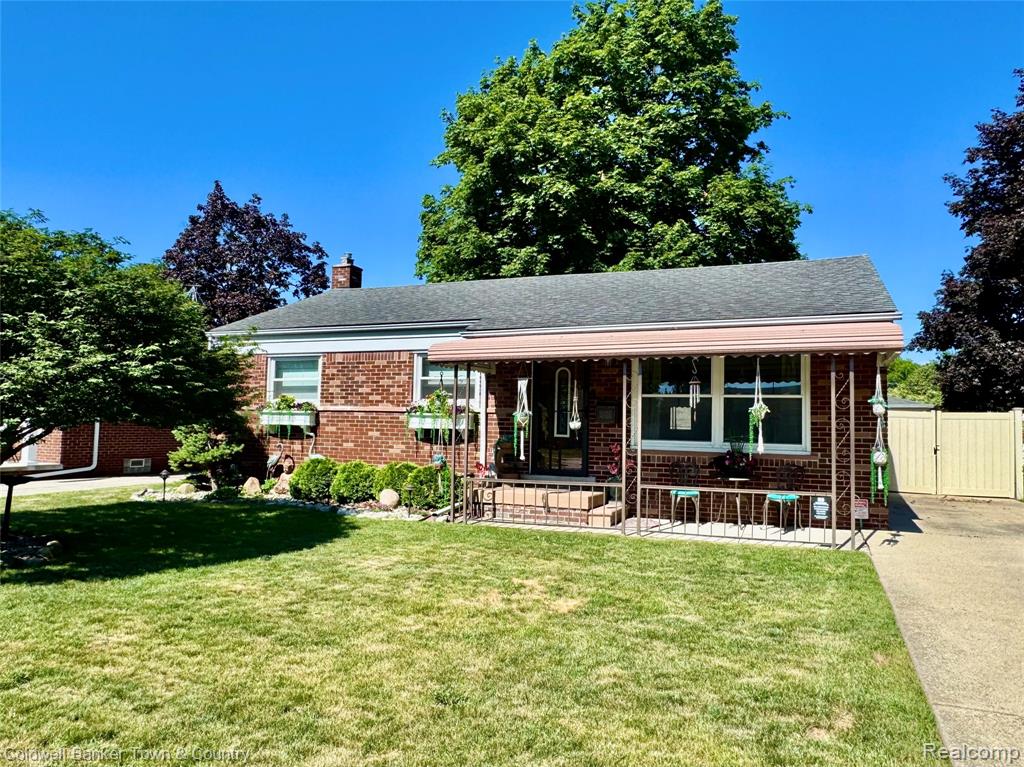 2470 Pinetree Drive — photo