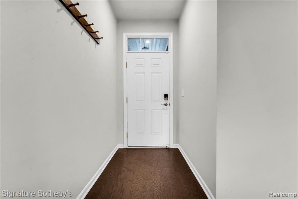 319 Strawberry Drive, Rochester Hills, MI 48307 — photo 2