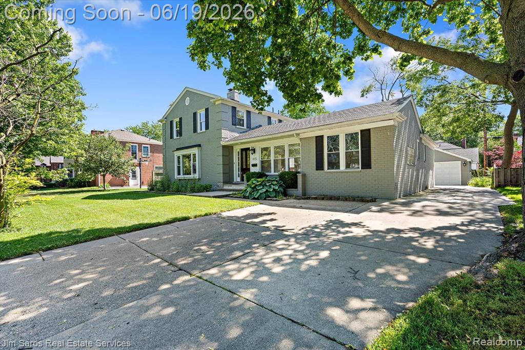 615 Lakepointe Street — photo