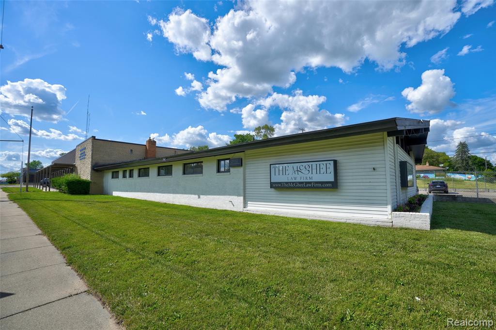 2702 Flushing Road — photo