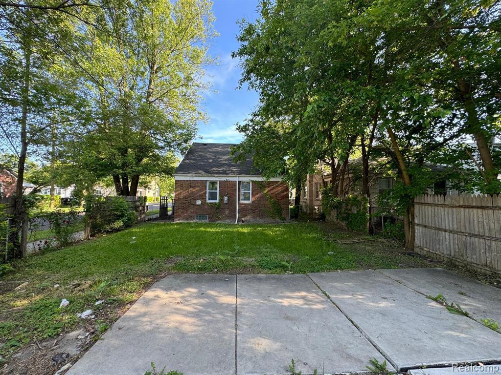 Home in Detroit, MI 48205 — photo 2