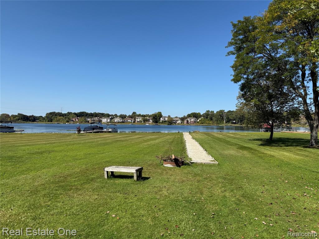 2910 Loon Drive — photo