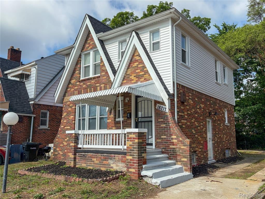 18217 Prairie Street — photo