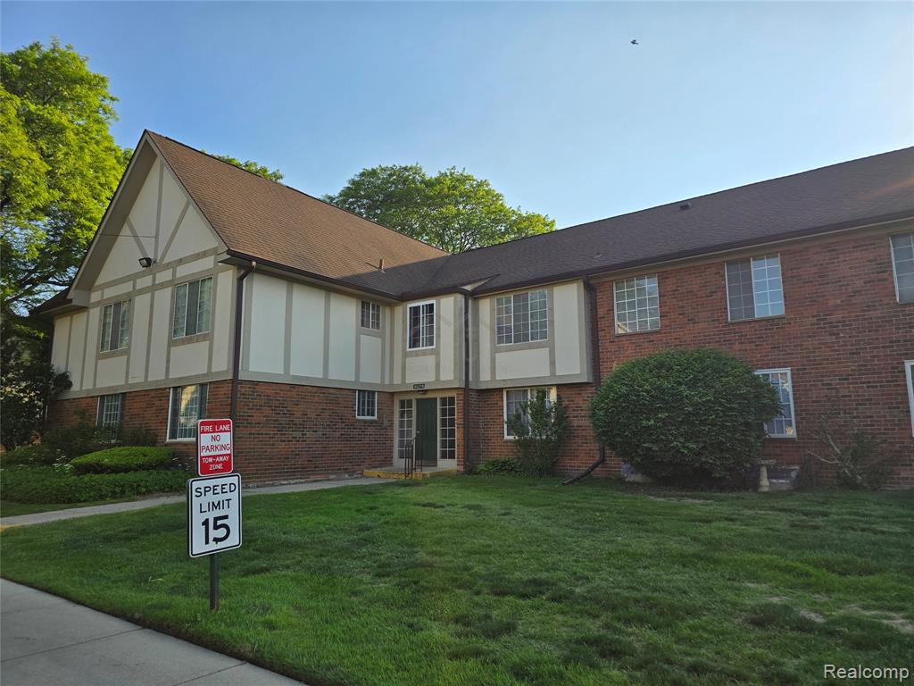 30276 Southfield Road 215 — photo