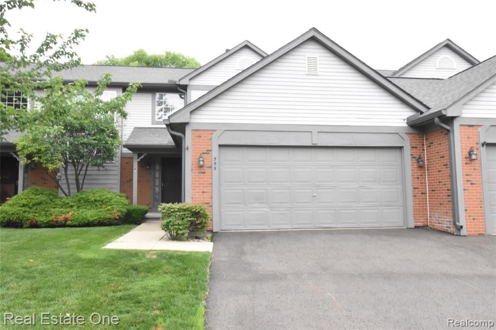555 Winwood Court — photo