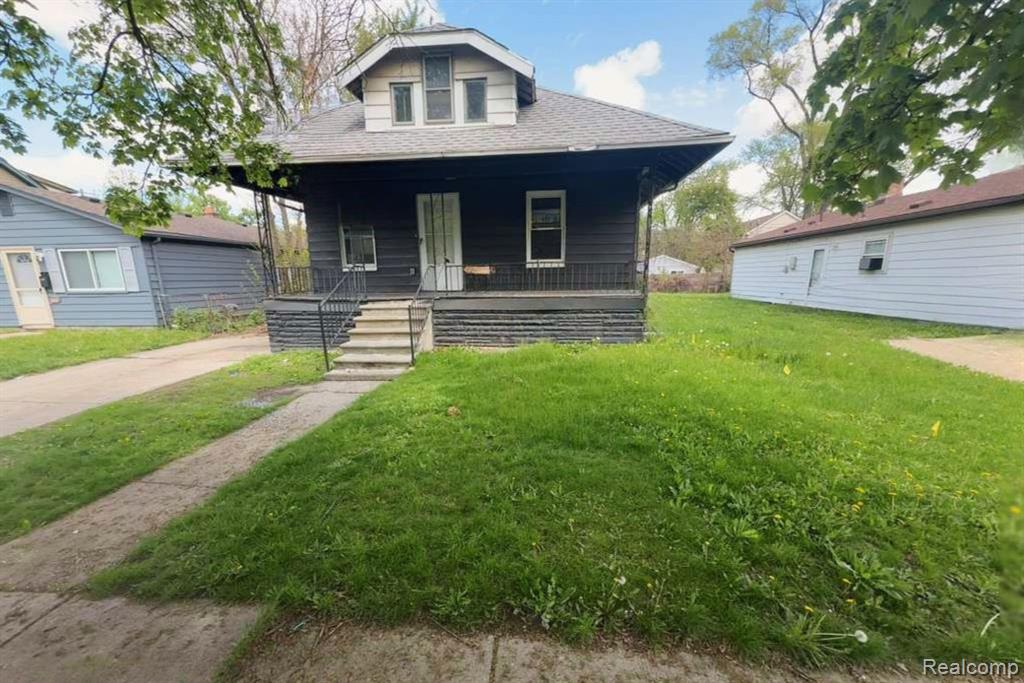 1317 E Muir Avenue — photo