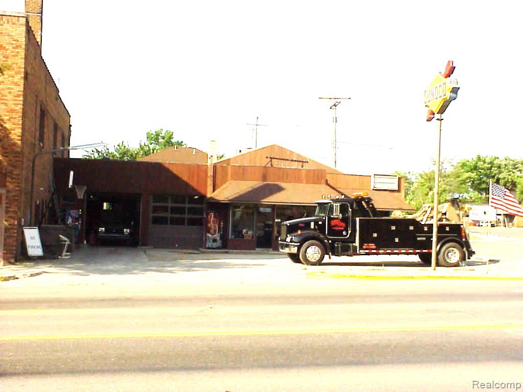 303 E E. Grand River Road Road — photo