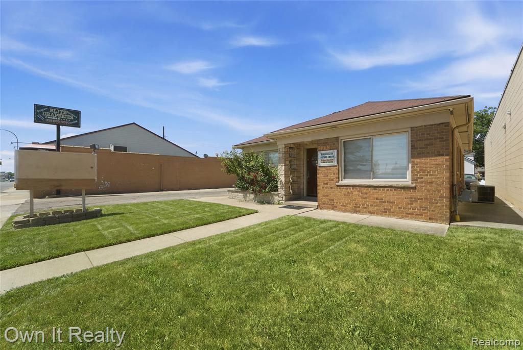 7247 Schaefer Road — photo