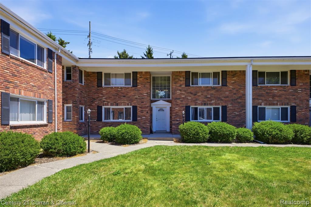 31831 Grand River Avenue 85 — photo