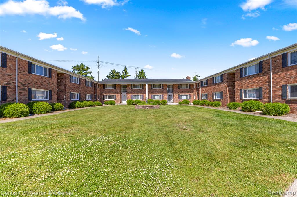 31831 Grand River Avenue 33 — photo
