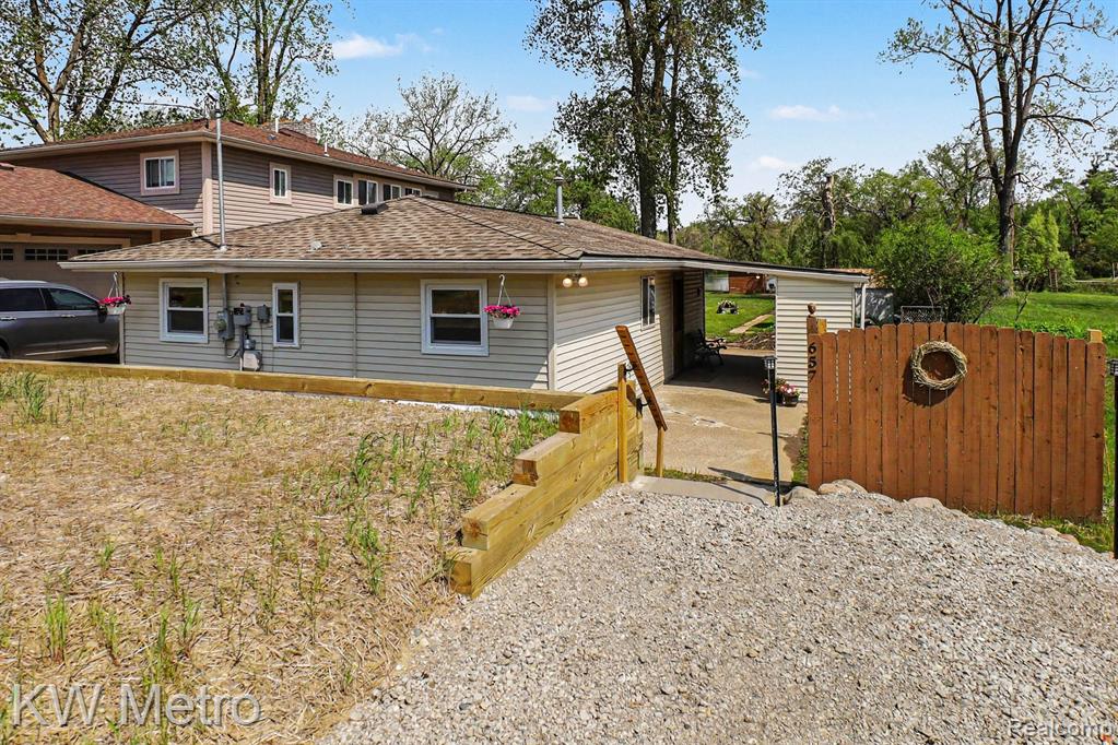 657 Dunleavy Drive — photo