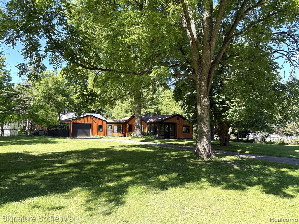 1829 Wellington Avenue — photo