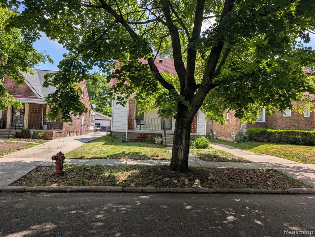 16182 Muirland — photo