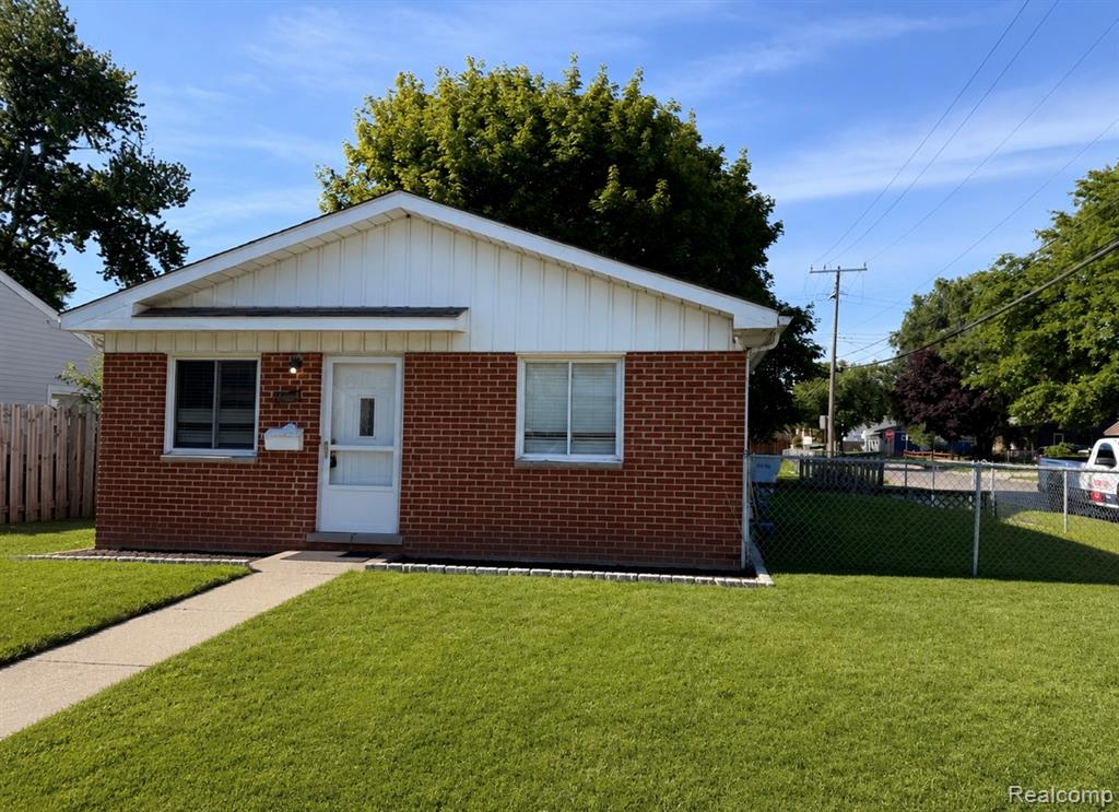 1704 E Meyers Avenue — photo