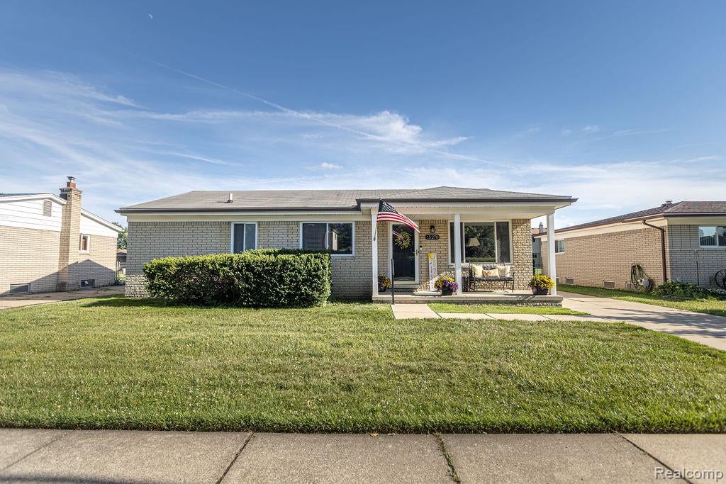 15270 Cambridge Drive — photo
