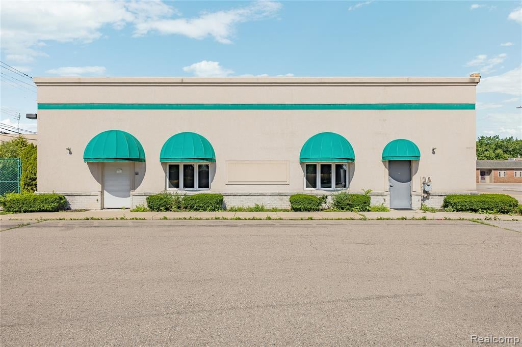 14211 W 11 Mile Road — photo