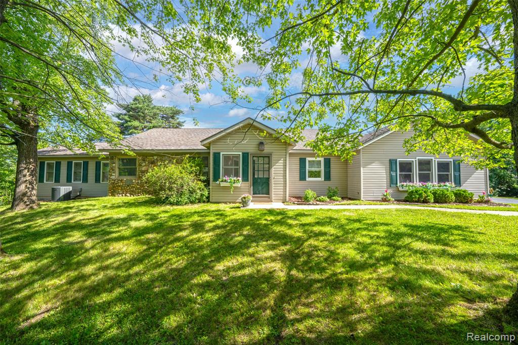 5370 Whipple Lake Road — photo