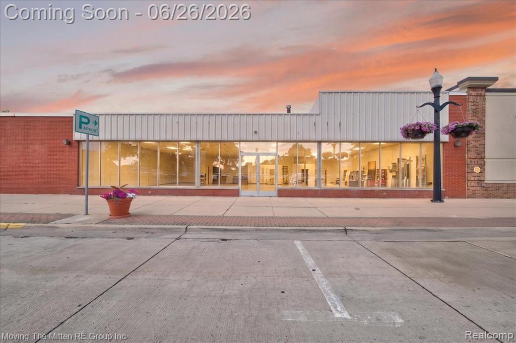 458 Main Street — photo