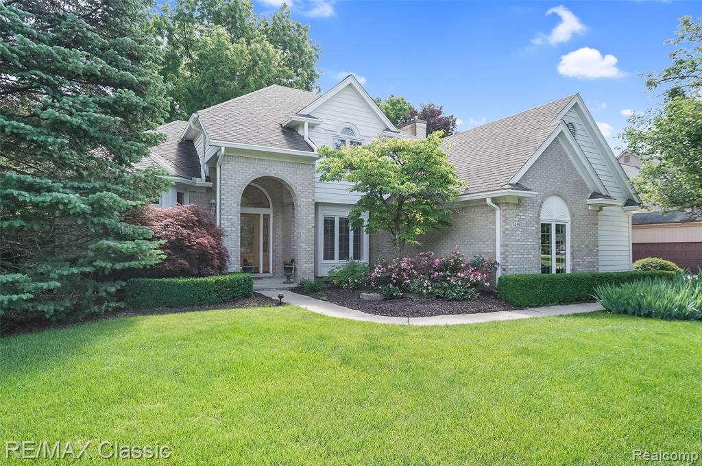7439 Millwood — photo