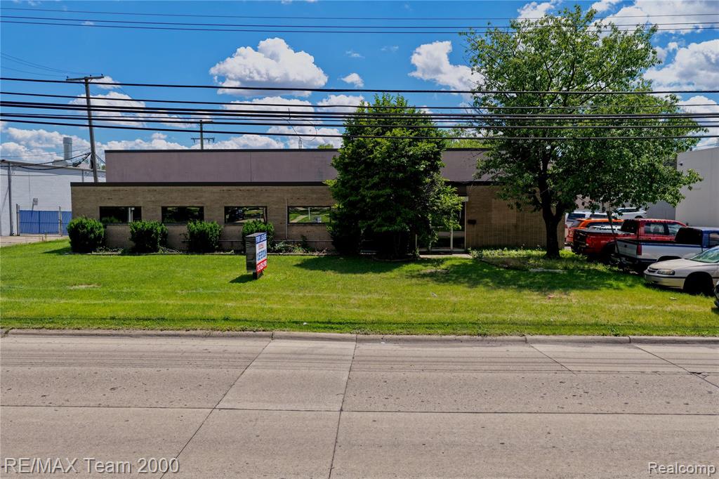 25215 Glendale Street — photo